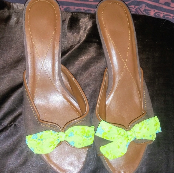 Shoes - Picture 2 of 2